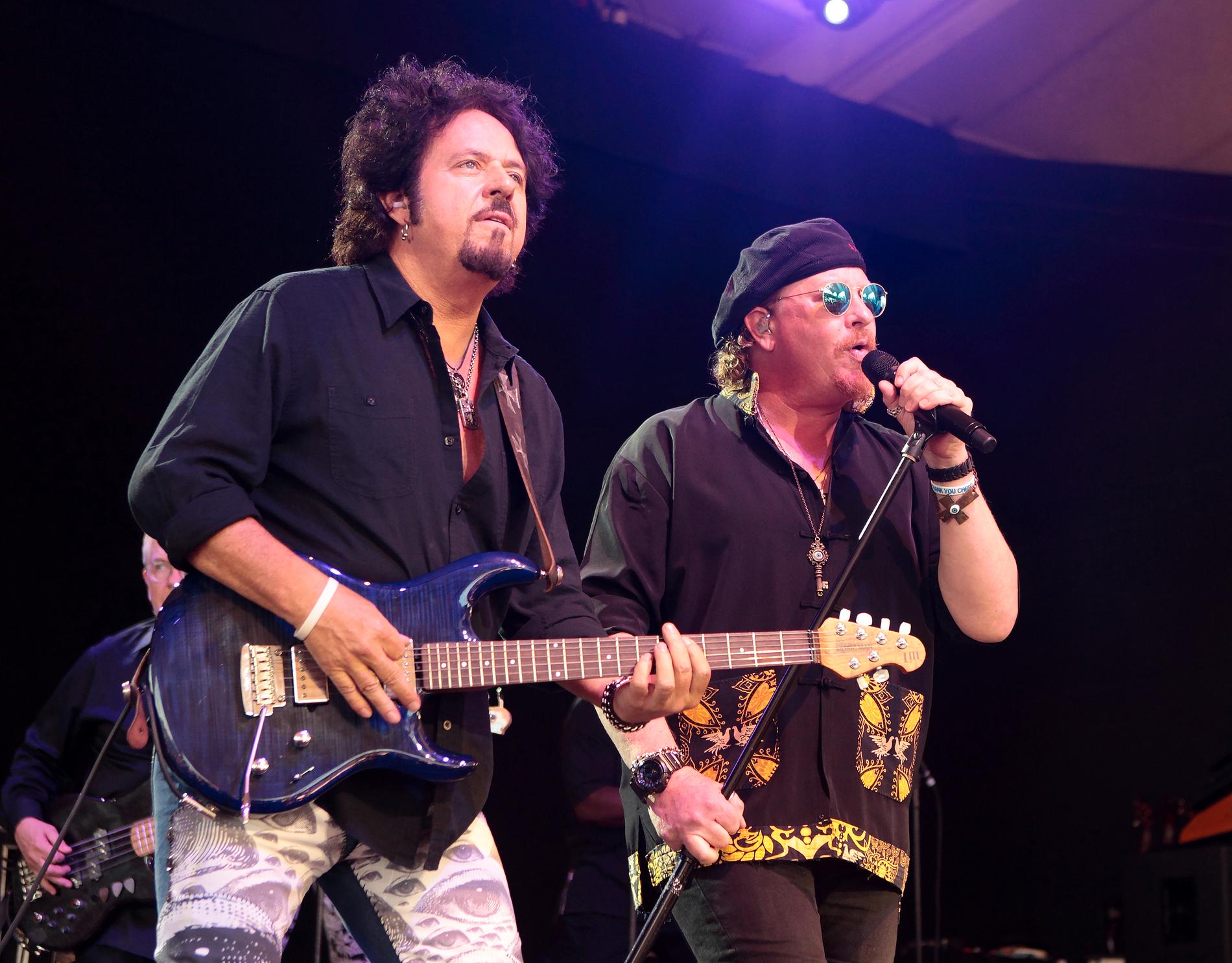 Steve Lukather och Joseph Williams i Toto. Arkivbild.