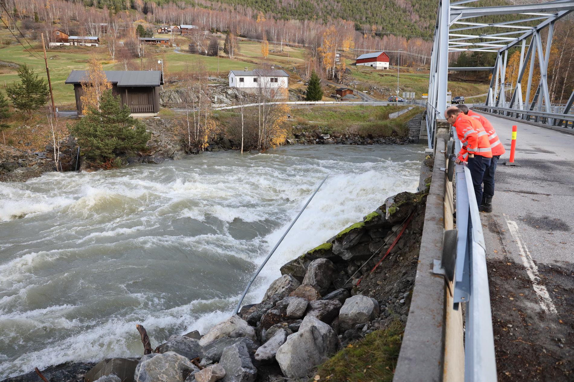 Skamsar-bron nära Bismo i Norge kontrolleras. Arkivbild.