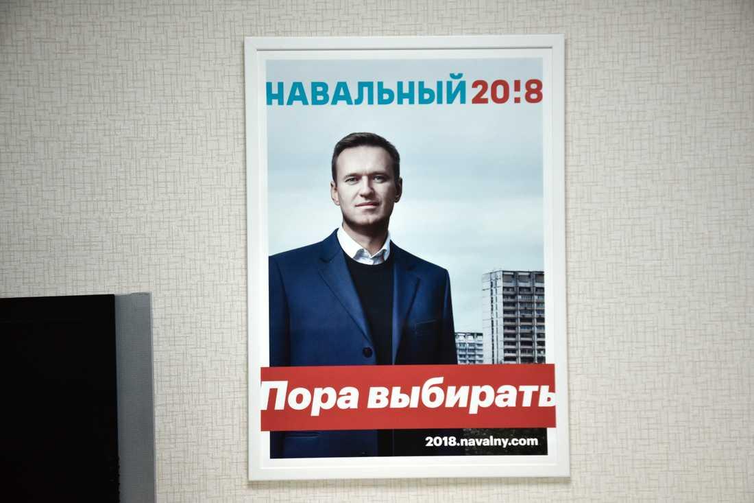 Navalnyj på en valaffisch 2018. Arkivbild.