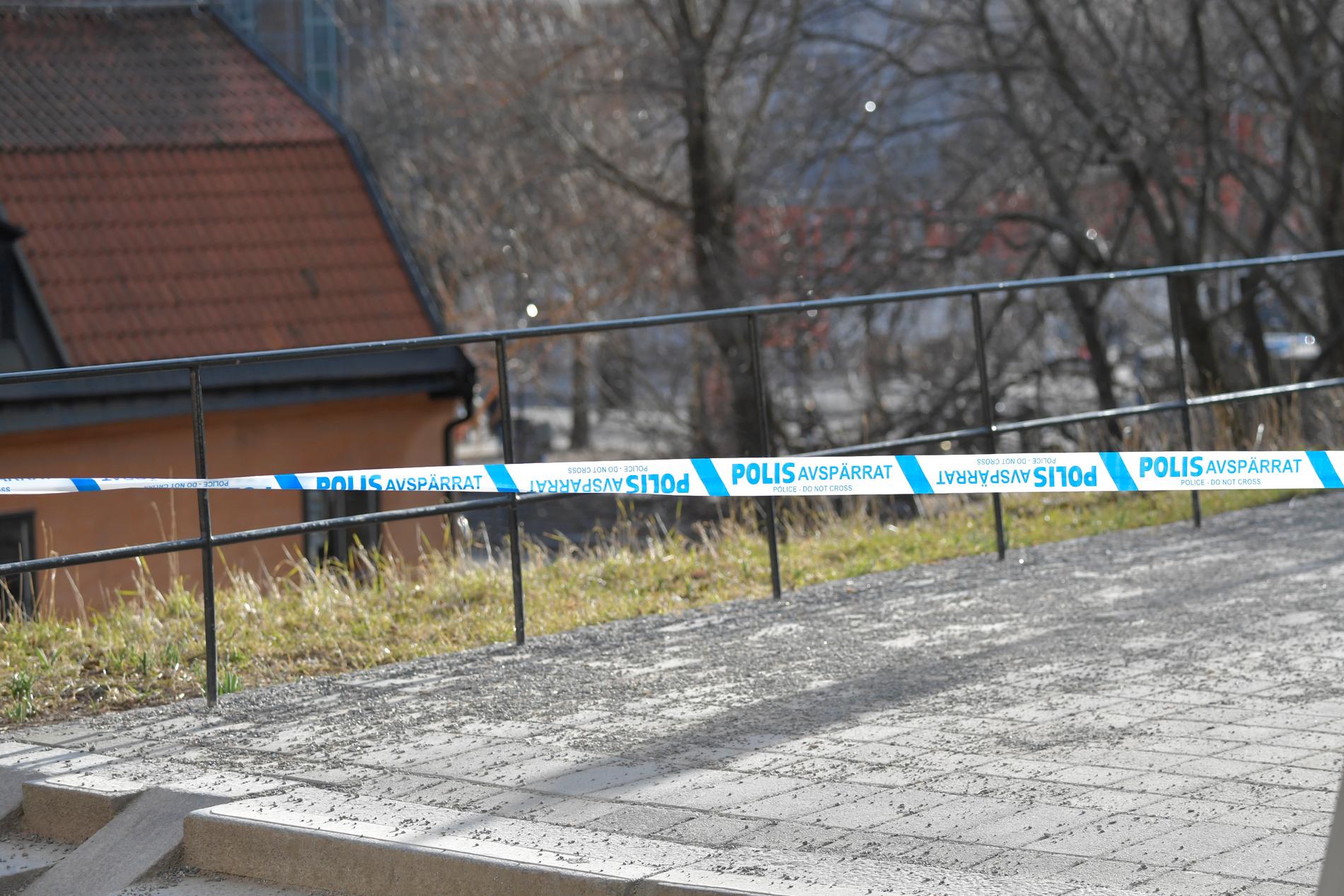 En person har knivskurits på Medborgarplatsen i Stockholm. 