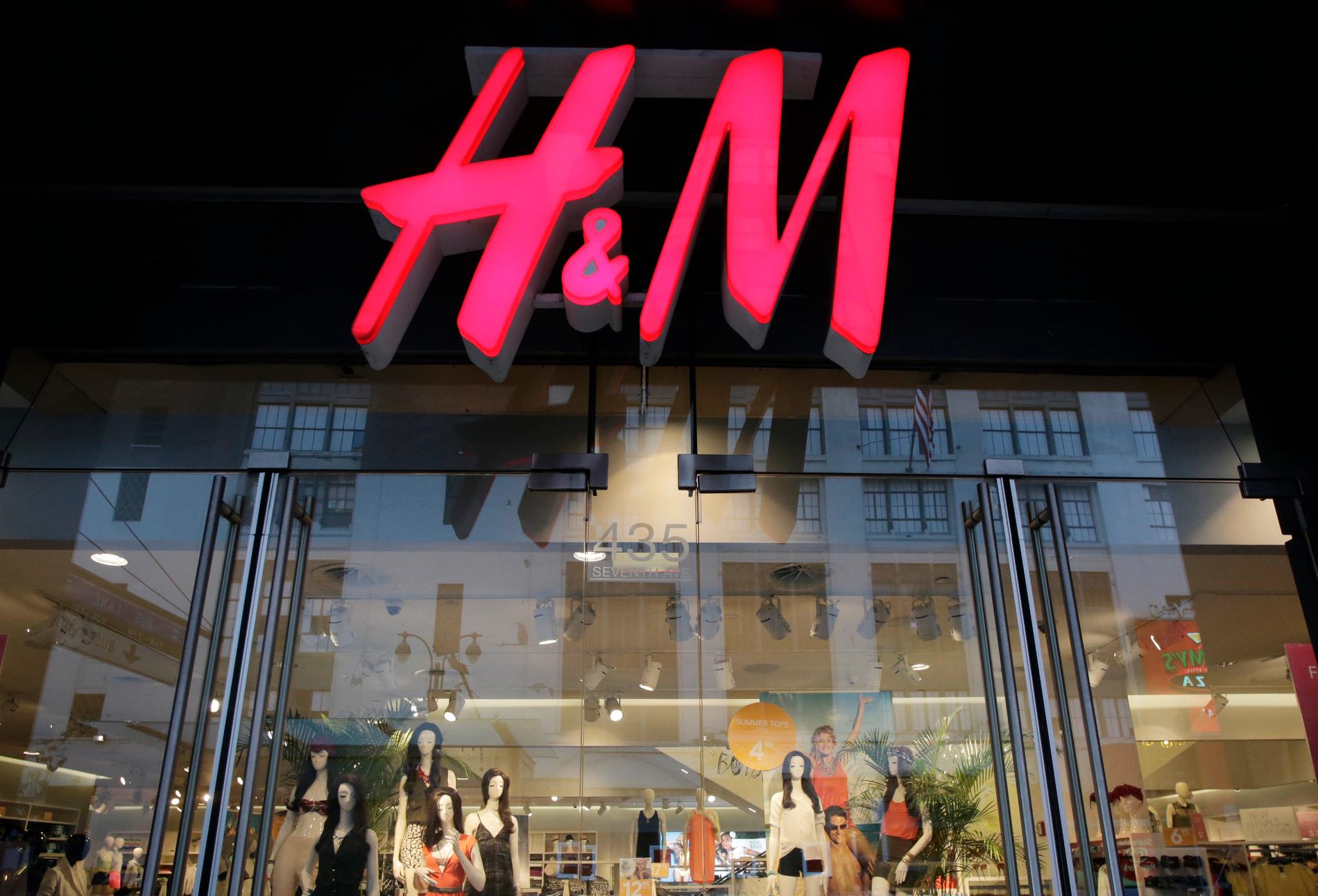 Tre nya butiker från H&M-koncernen ska öppna i Moskva på lördag.