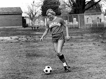 Som fotbollsspelare spelade Anna Hassö allsvenskt för både Hammarby och Gideonsberg. Men det var på 80-talet.