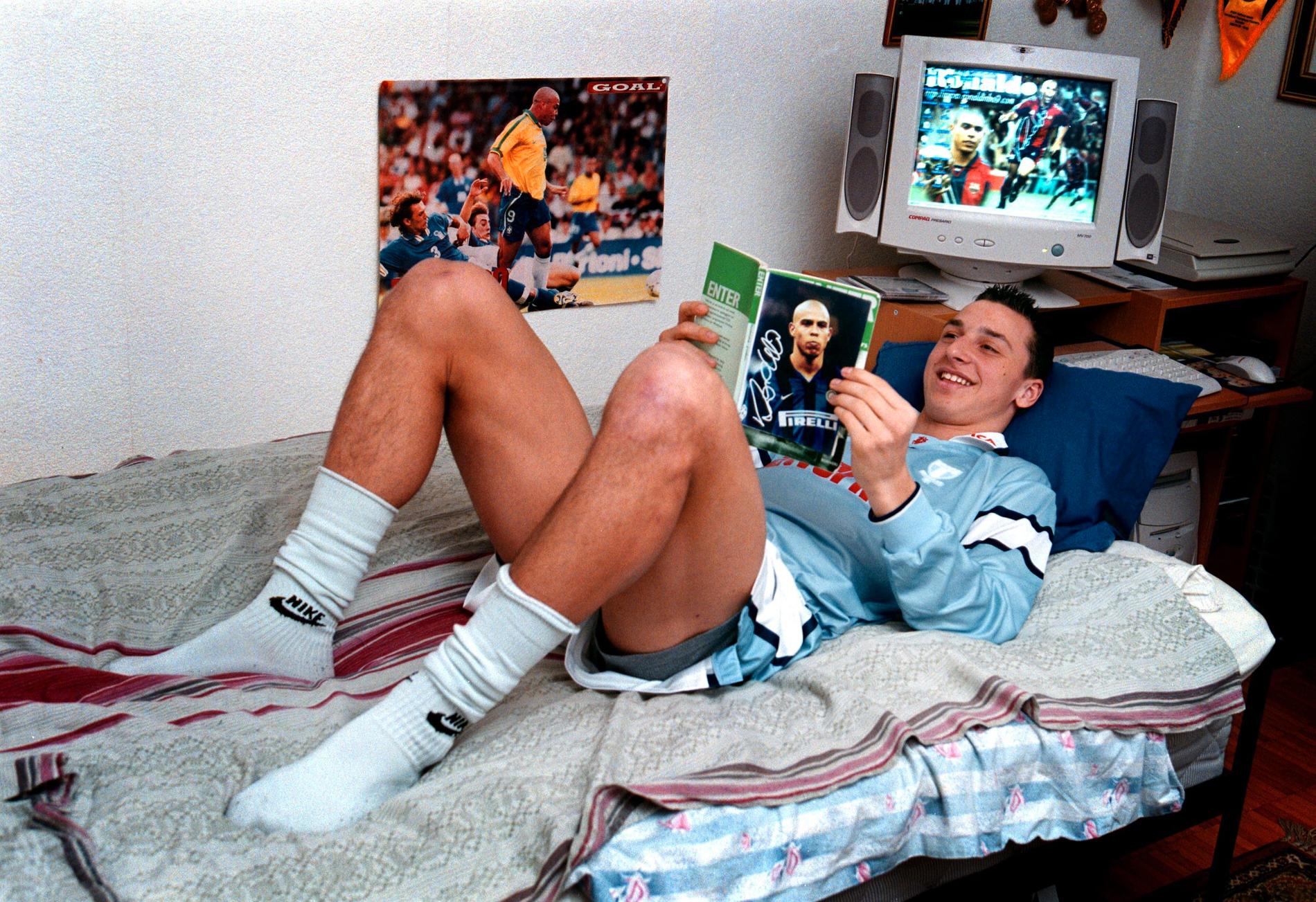Den riktige Zlatan, 19 år gammal, hemma i pojkrummet på Rosengård.