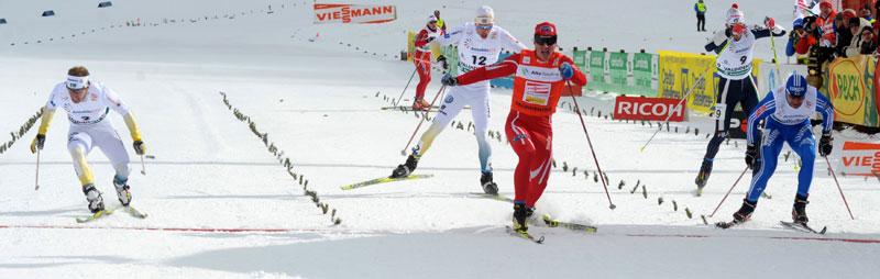 Emil Jönsson spurtar in på tredje plats.