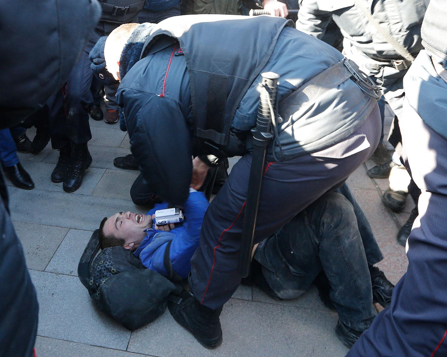 Polisen slog till mot demonstranterna – redan innan demonstrationen startade.
