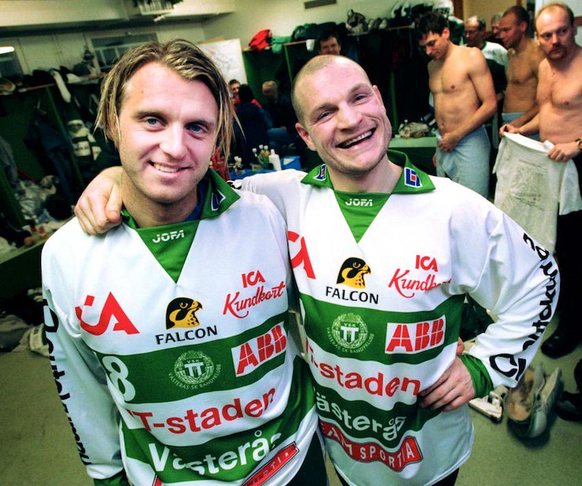 Daniel Svedberg och Per Fosshaug bränner av sina vackraste leenden 2001.
