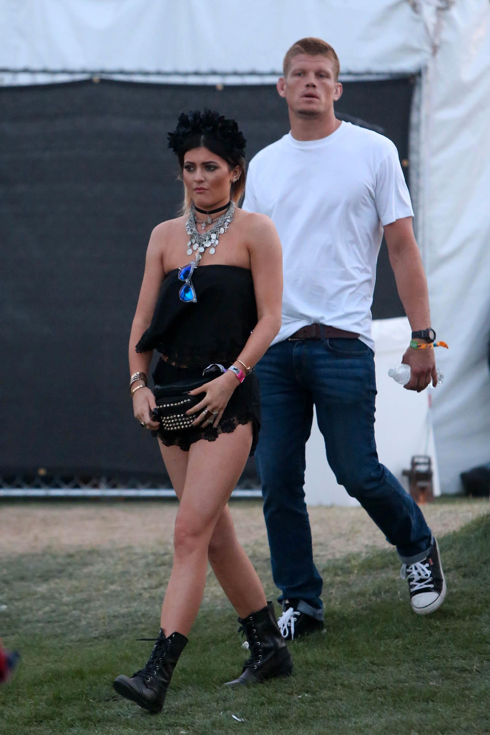 Kylie Jenner Lillasyster Kylie matchade Kendall och vågade sig på magväskan. FOTO: Splash