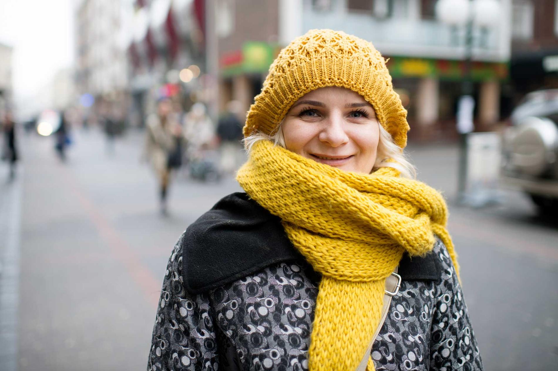 Evelina Potok, 39, byggnadsförvaltare, Poznan:
– Jag tycker att den är dålig. Det känns som om allt håller på att falla i bitar. Regeringen försöker ta över media.