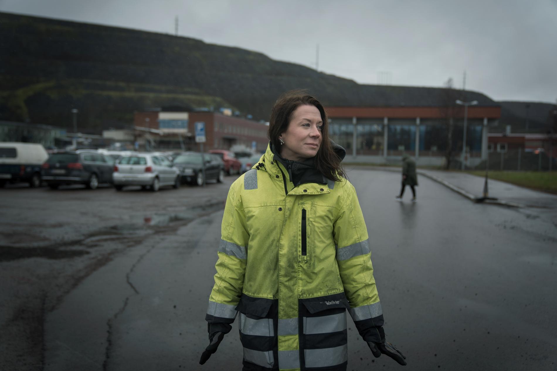 Sandra Dunbäck tillbringar halva sin arbetstid nere i gruvan i Kiruna. ”Jag älskar berget”, säger hon. 
