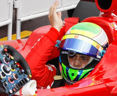 Får testa Felipe Massa har fått tillåtelse att testa en Ferrari på Maranello för att se hur läkningsprocessen av honom går. FOTO: AP