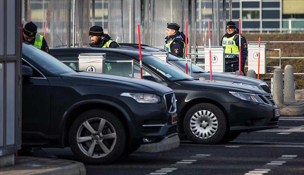 Polisens id-kontroller vid Öresundsbron.