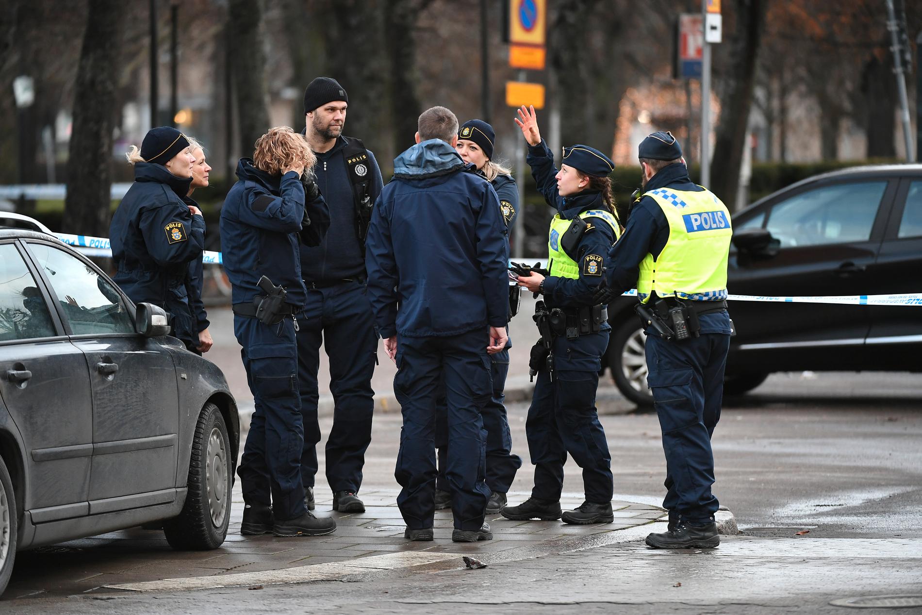 Två män sköts till döds utanför en nattklubb i Norrköping. 