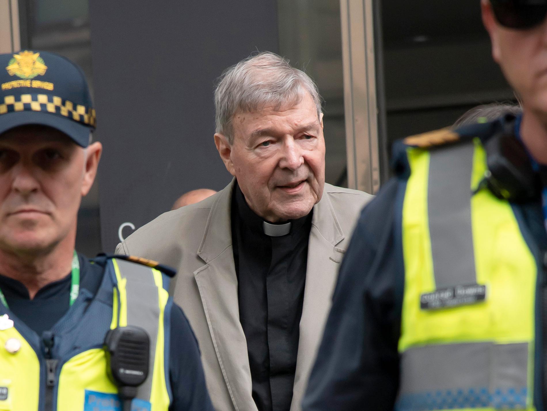 Kardinal George Pell utanför domstolen i Melbourne i februari 2019.