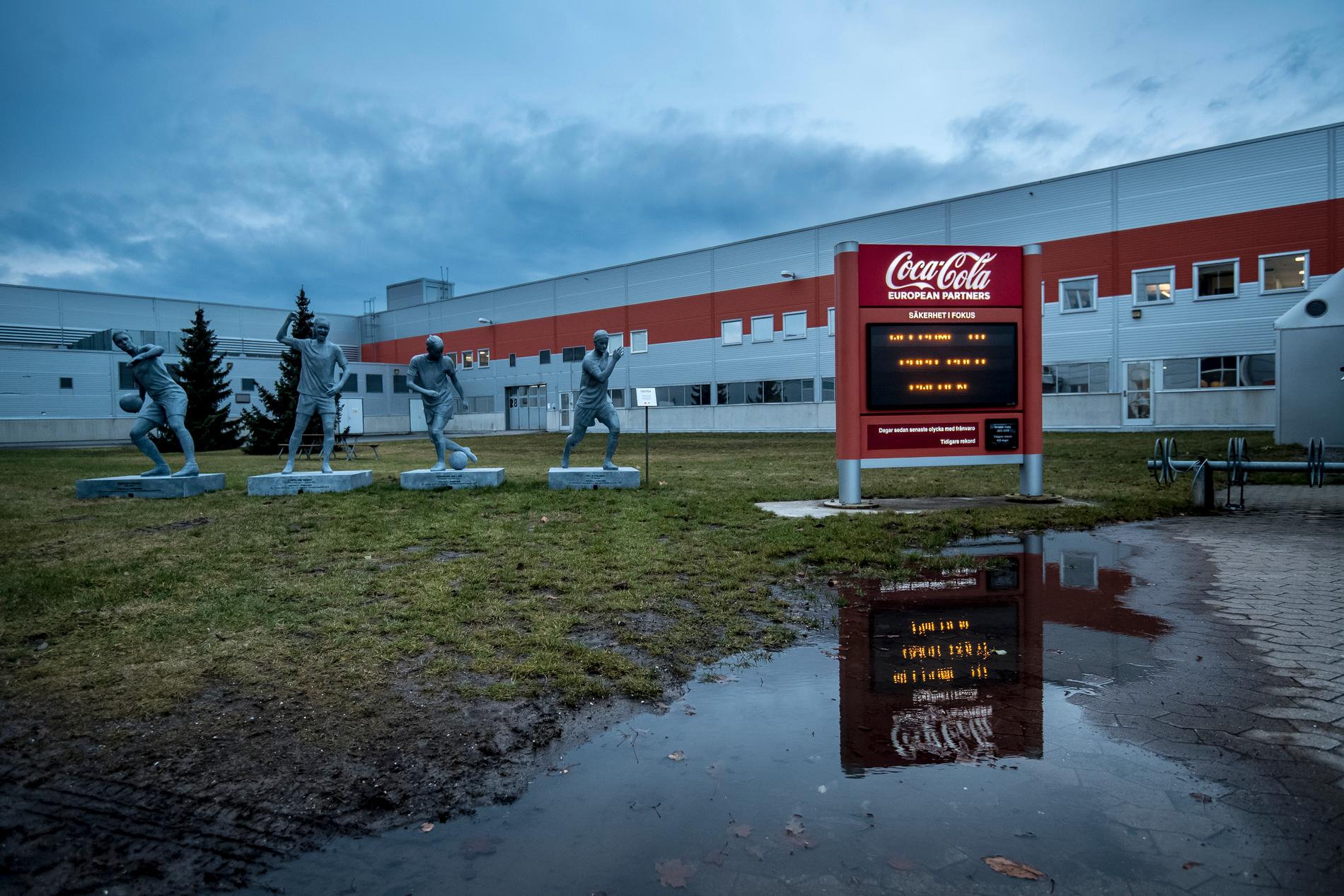 På Coca-Cola fabriken i Jordbro utanför Stockholm produceras 90 procent av alla företagets drycker som konsumeras i Sverige. 