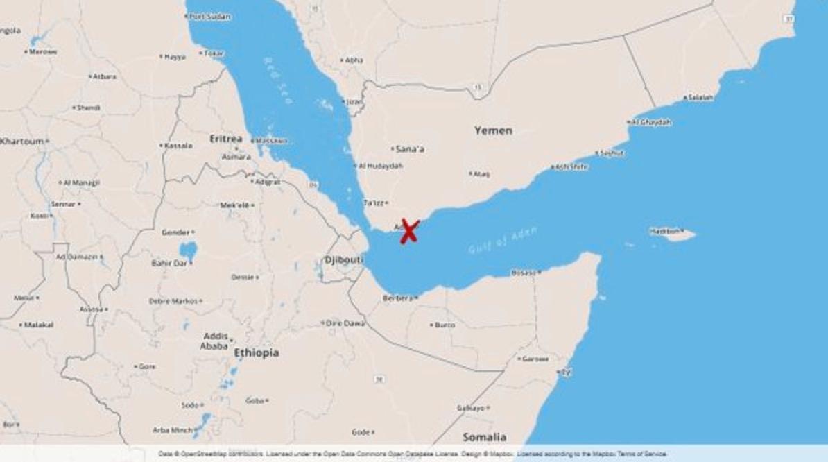 Två bilbomber har detonerat i hamnstaden Aden i Jemen.