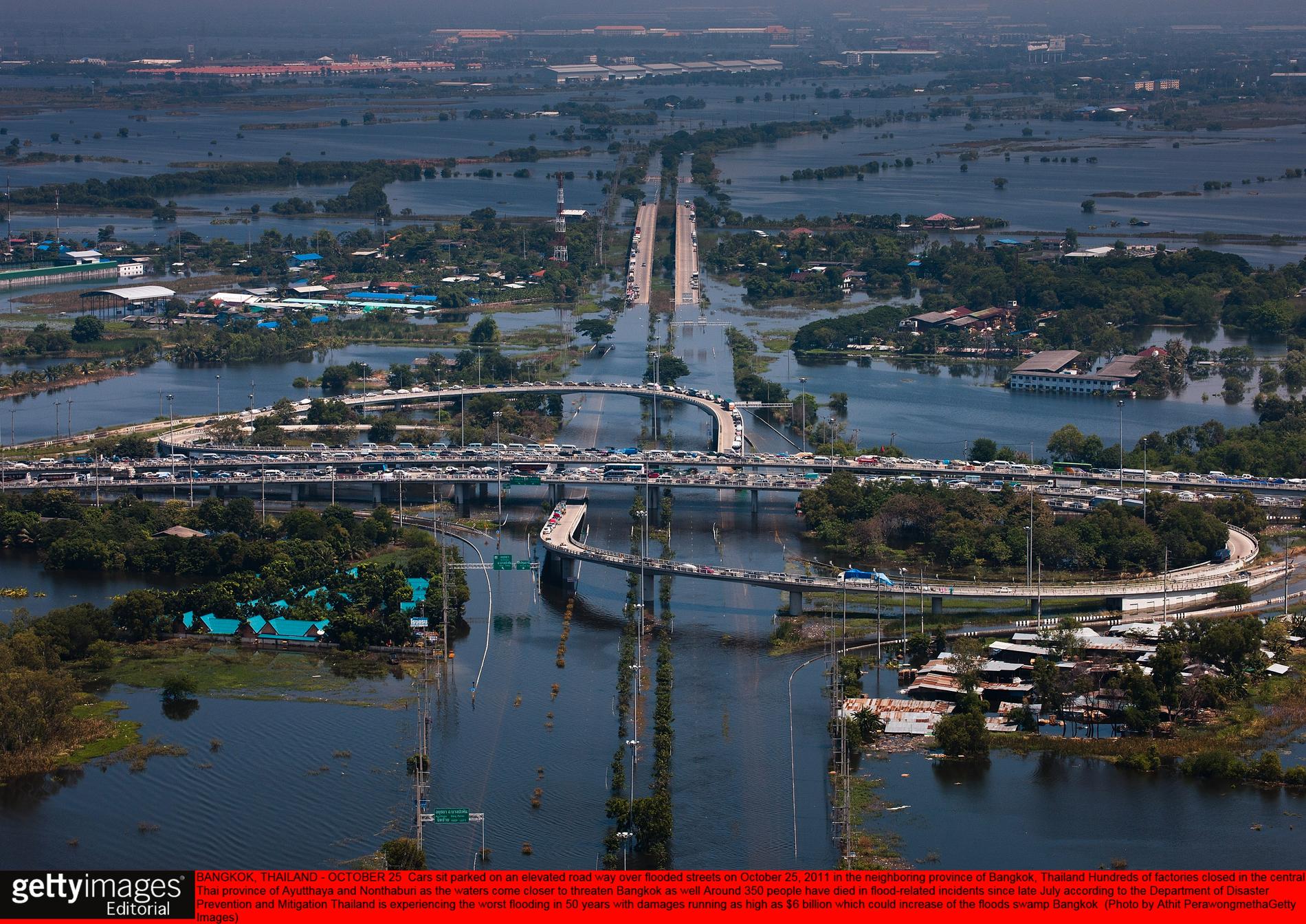 Flygbild från en av de översvämmade delarna av Bangkok.