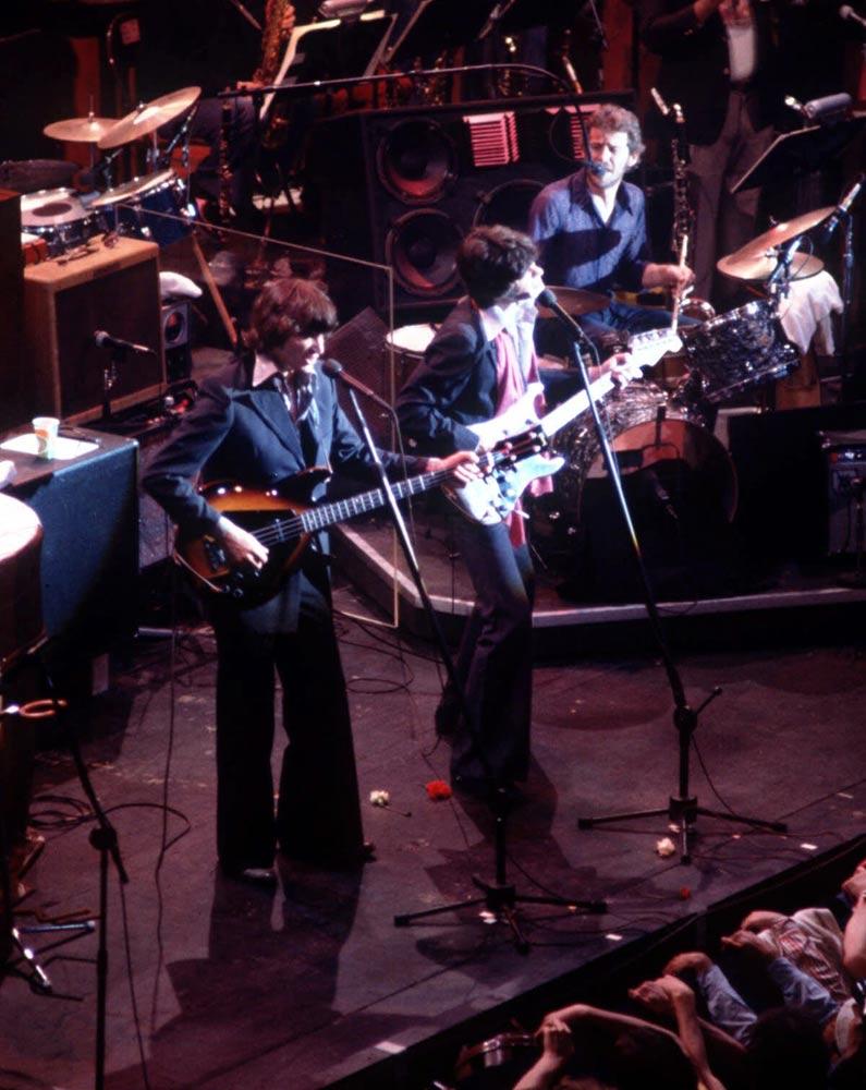 Helms The Band under sin klassiska avskedskonsert The Last Waltz 1976, där de spelade med rocklegendarer som Bob Dylan, Neil Young, Eric Clapton och Neil Diamond.