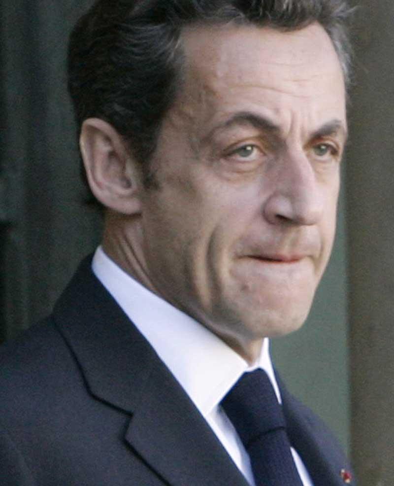 Nicolas Sarkozy gör ett nytt försök att få igenom lagen som ska porta franska fildelare från internet.