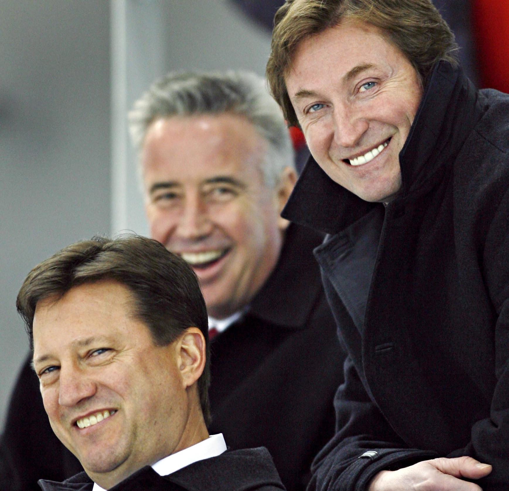 Fr. v: Steve Tambellini, Bob Nicholson och Wayne Gretzky – under OS i Turin 2006. 