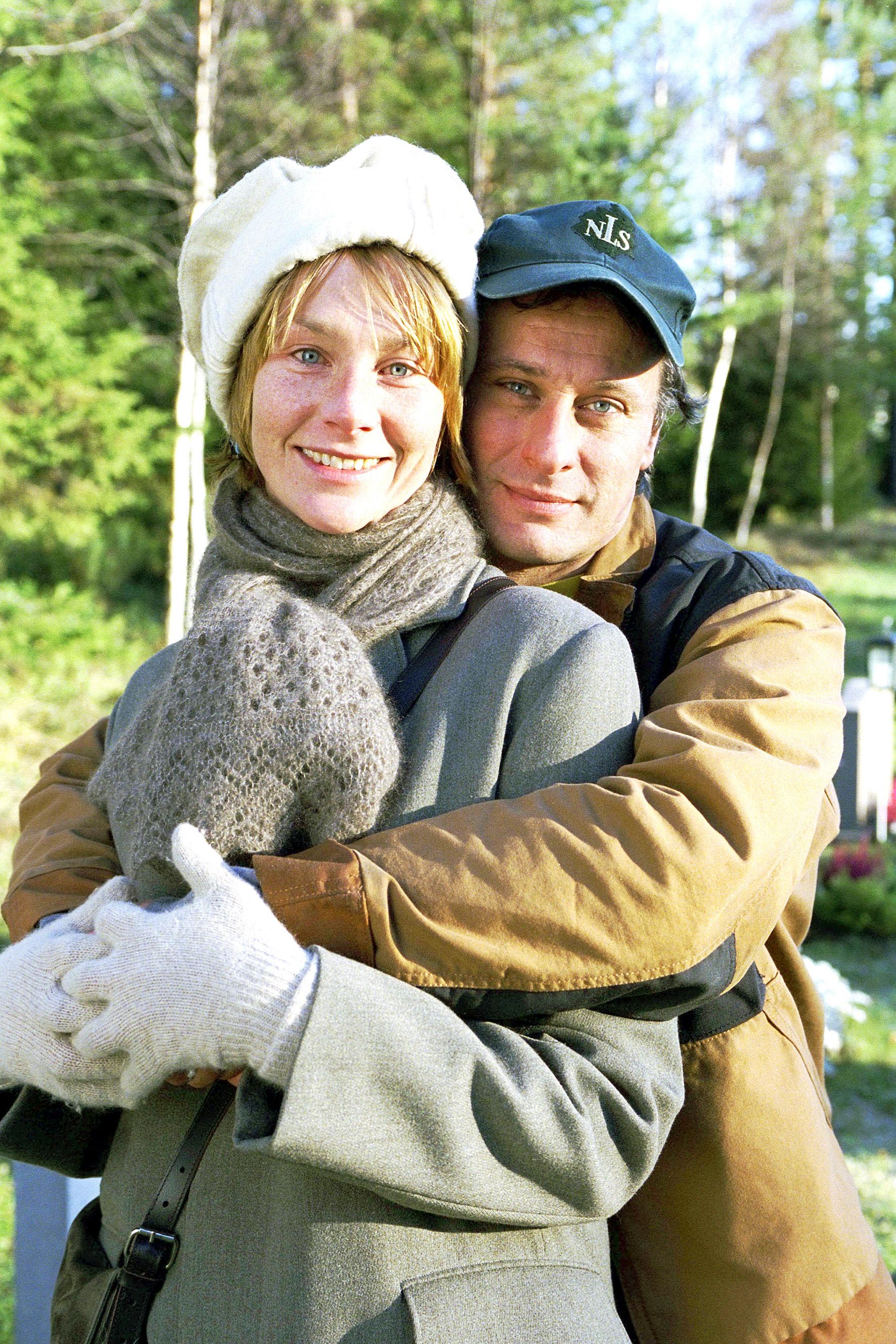 Elisabet Carlsson och Michael Nyqvist i ”Grabben i graven bredvid”, år 2002.