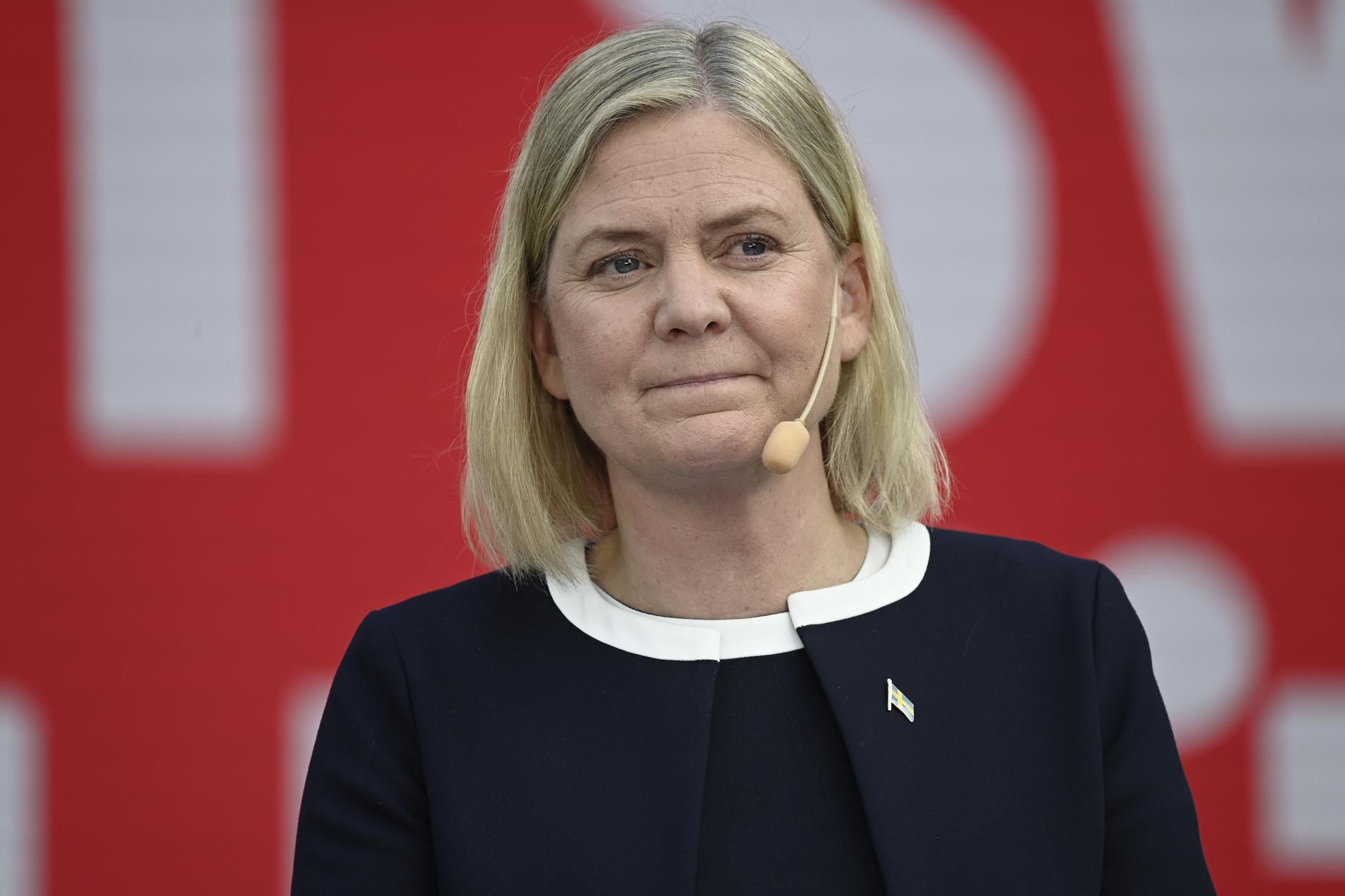 ”Lyxbåtarna blir fler - skolkuratorerna färre” sa statsministern om hur Sverige skulle bli med en högerkonservativ regering. 