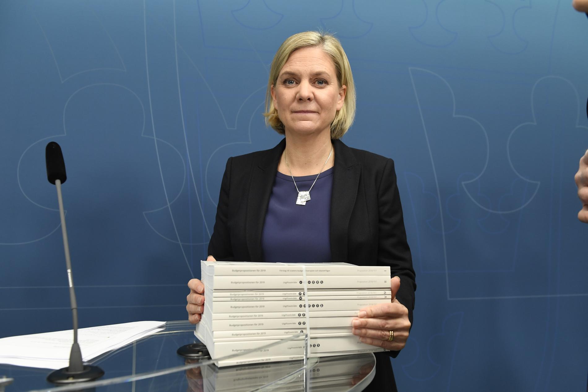 Finansminister Magdalena Andersson (S) presenterar övergångsregeringens budget.