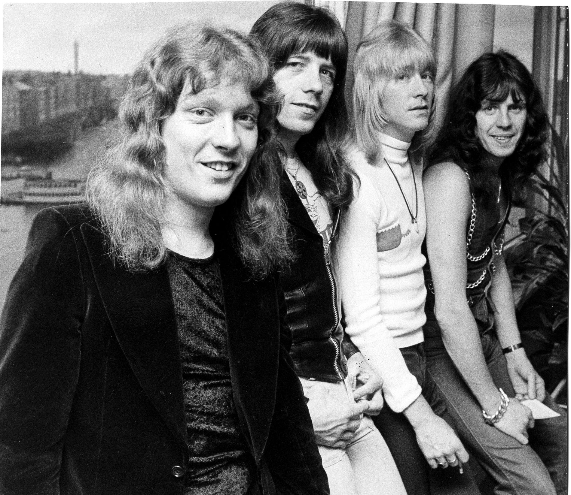 Popgruppen The Sweet på Sverigebesök i oktober 1974. Från vänster Steve Priest, Andy Scott, Brian Conolly och Mick Tucker. Arkivbild.