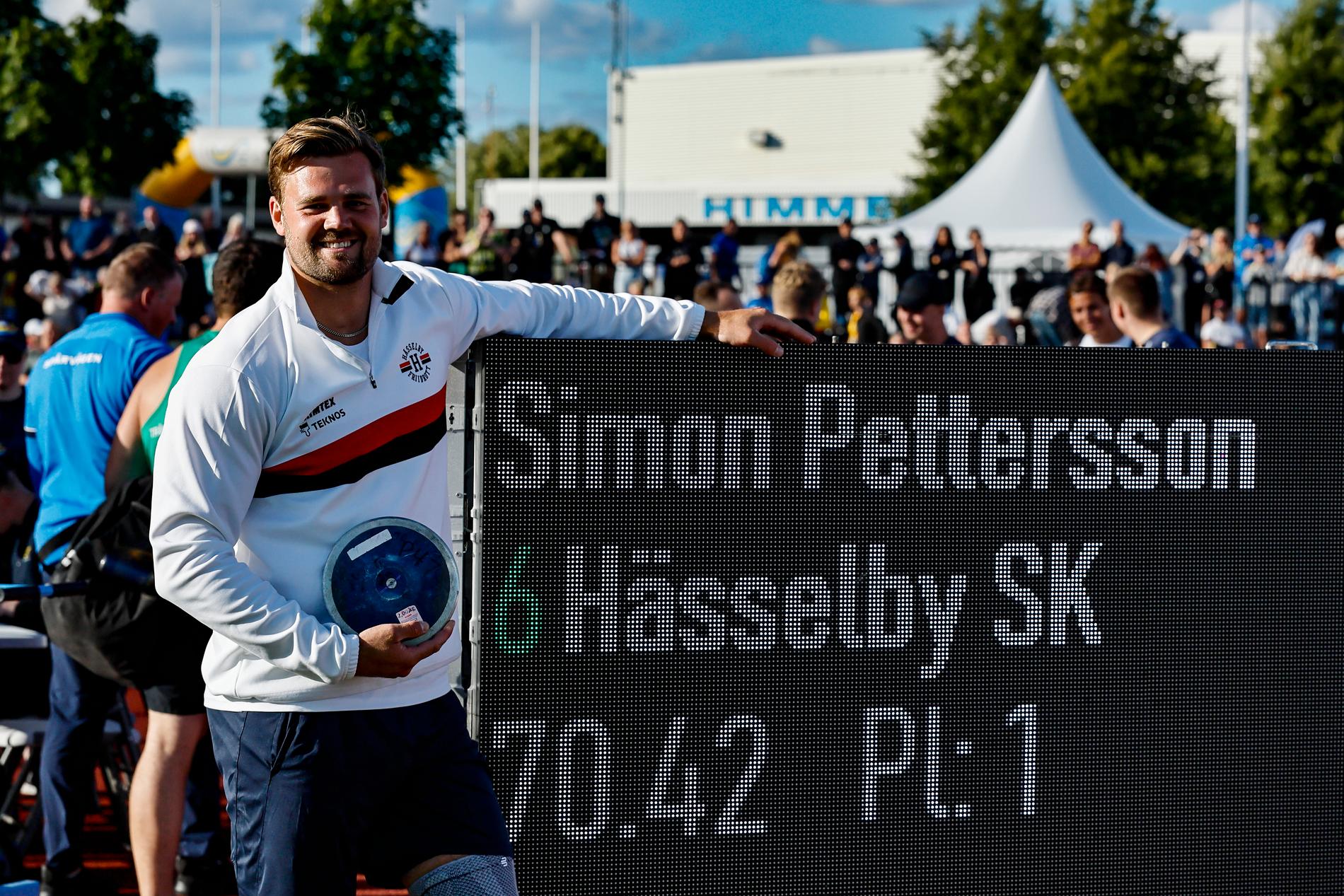 Simon Pettersson vann SM i diskus med ett jättekast.