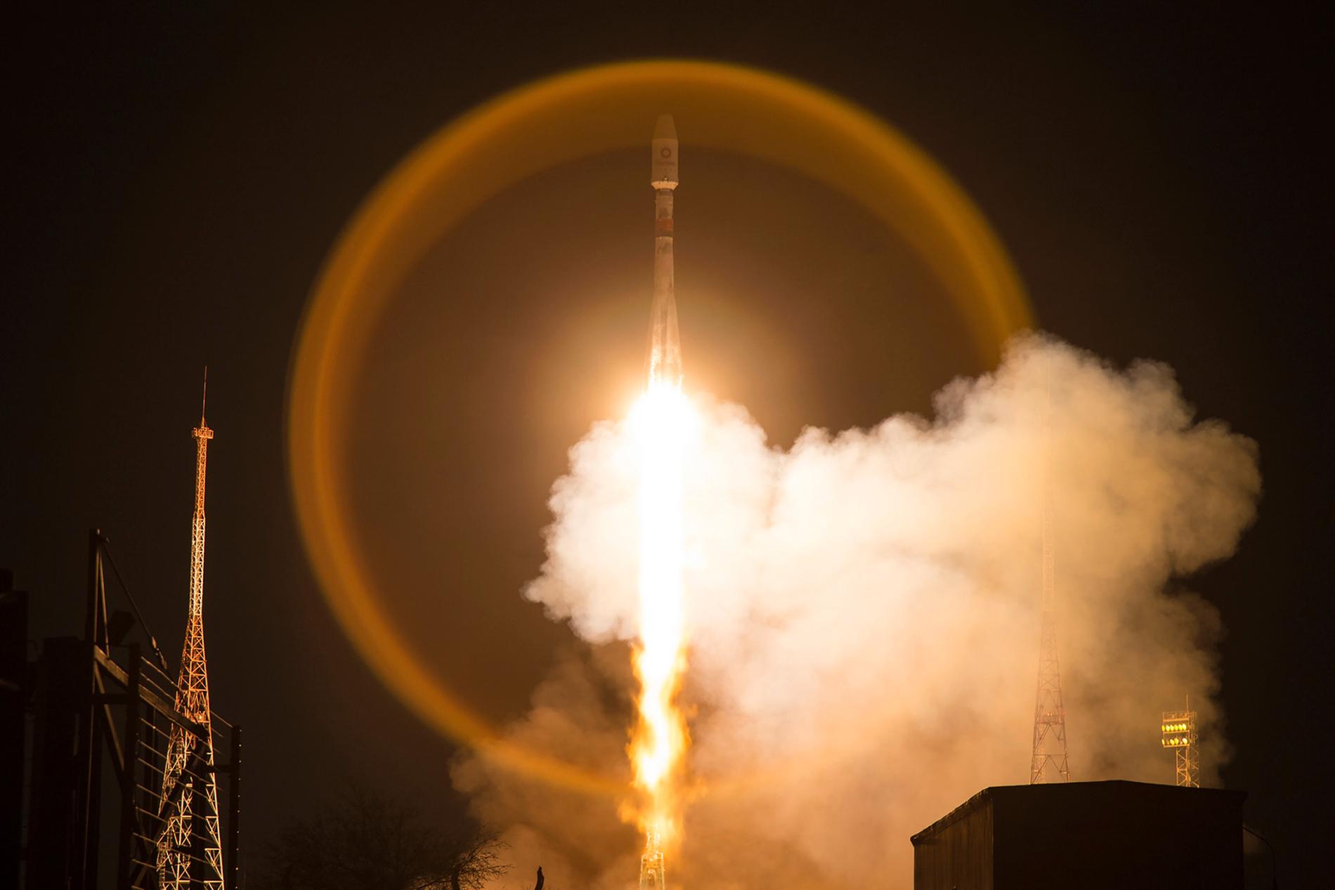35 Oneweb-satelliter sköts upp från Kazakstan i mars förra året.