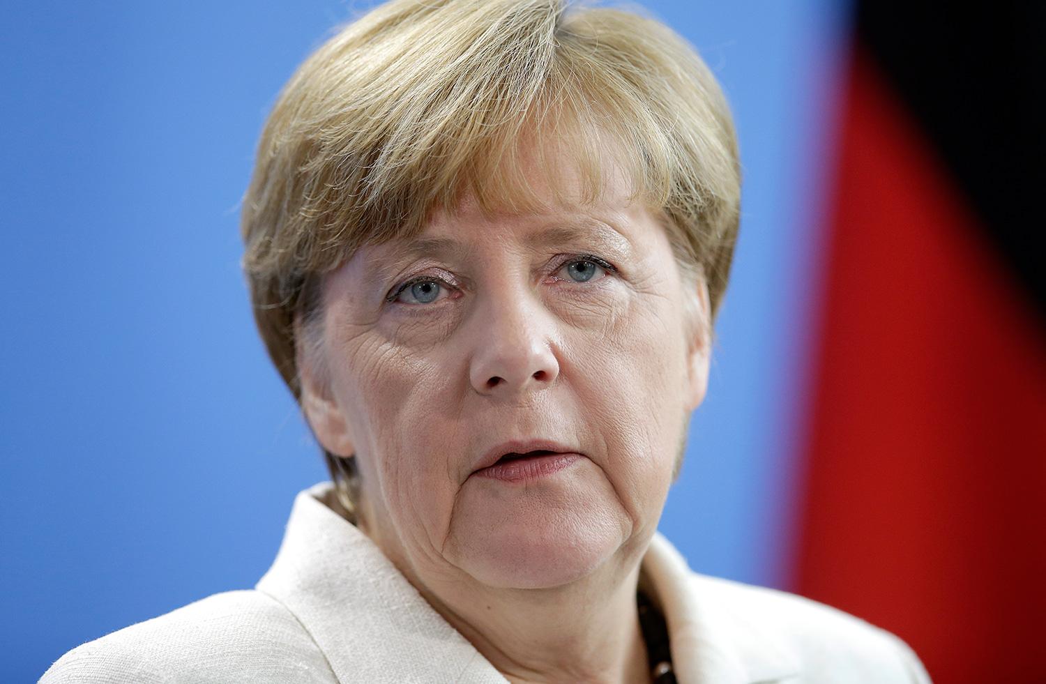 "Vi står inför en väldigt stor uppgift. Men Tyskland kan klara av det" säger Angela Merkel.
