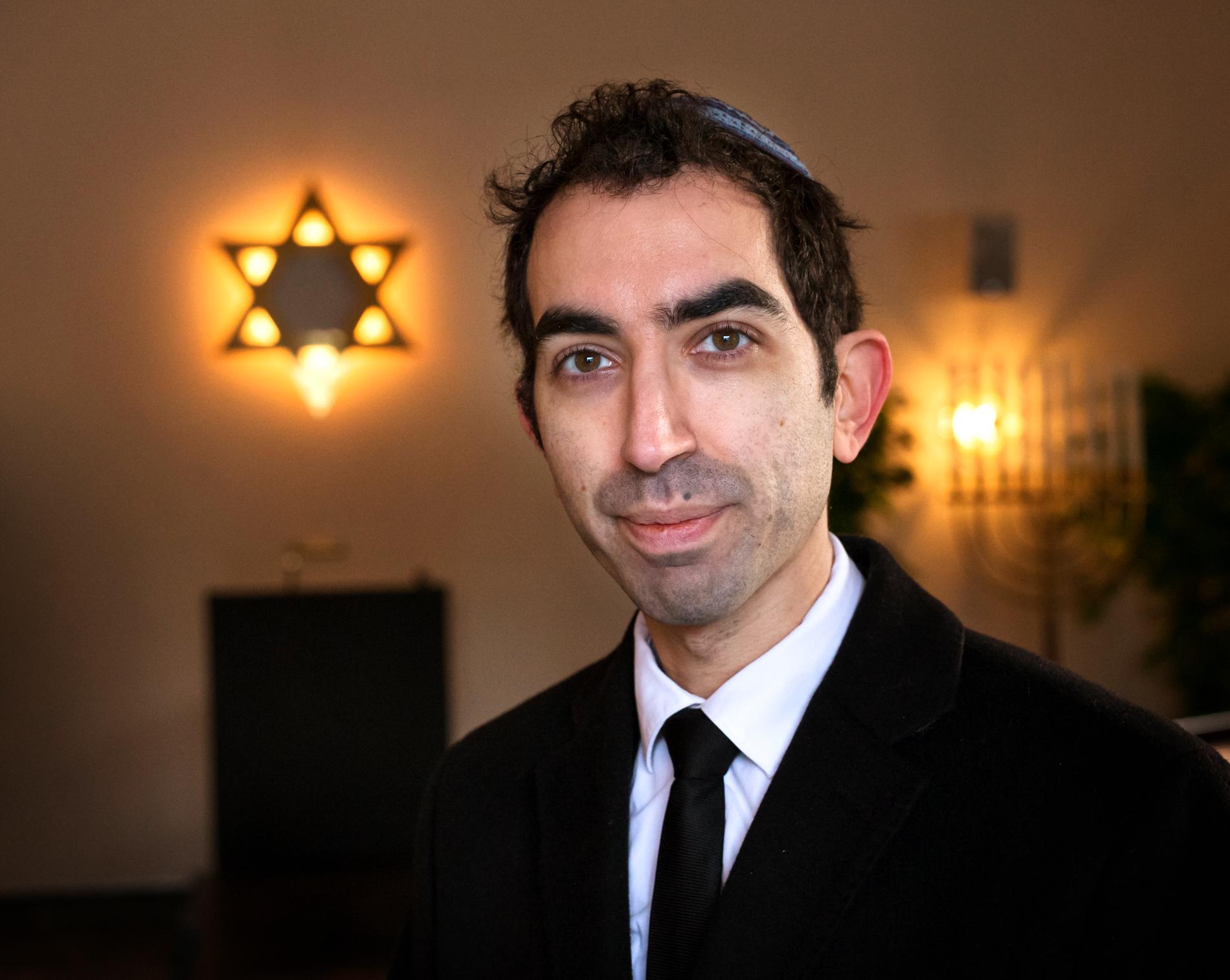 Hillel Lavery-Yisrael är rabbin i Göteborgs judiska församling. Han har tagit emot så många grova hot och trakasserier att han överväger att flytta från Sverige.
– Som jude i Göteborg är man väldigt utsatt, säger han.