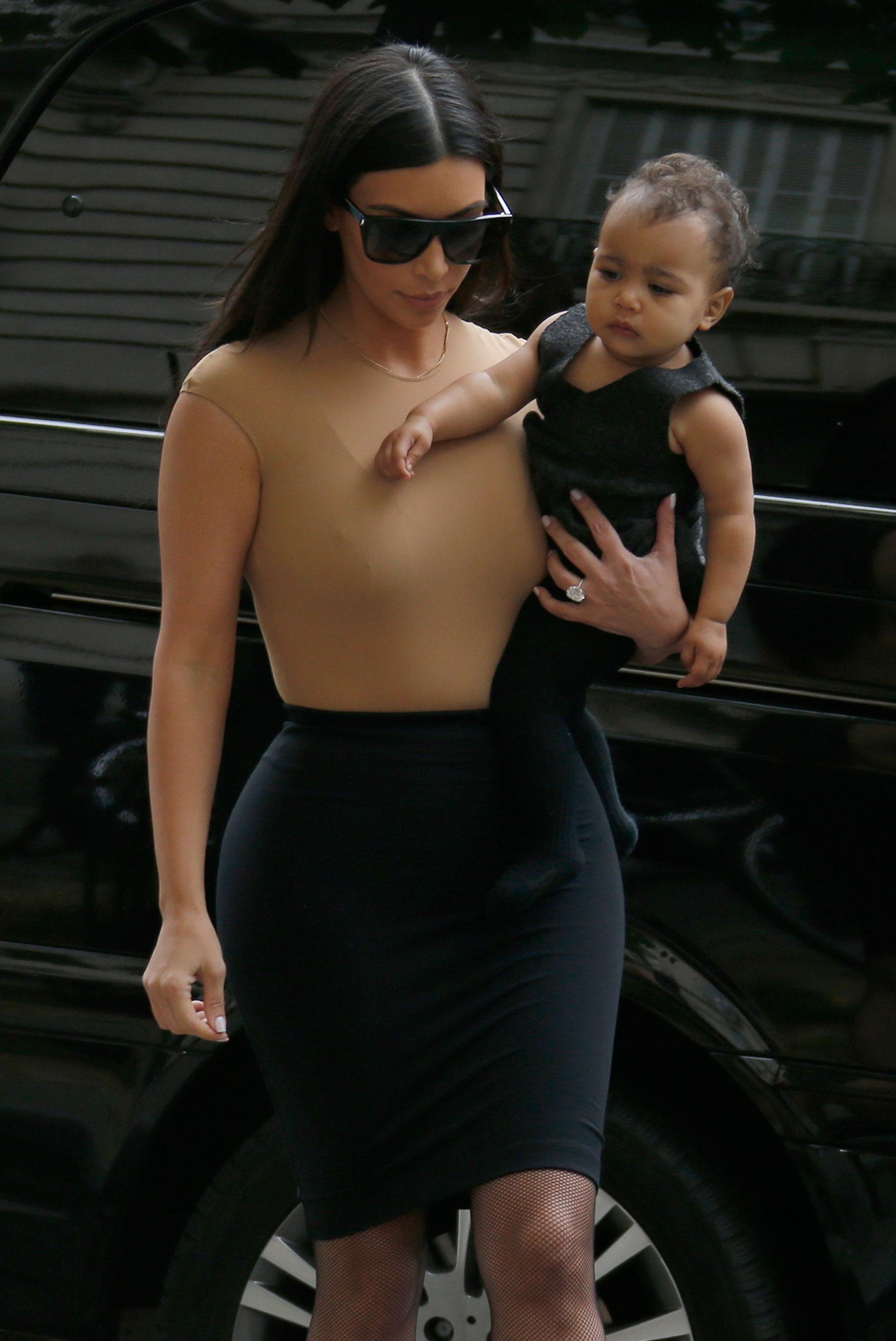 Kim Kardashian och dottern North West, 1.