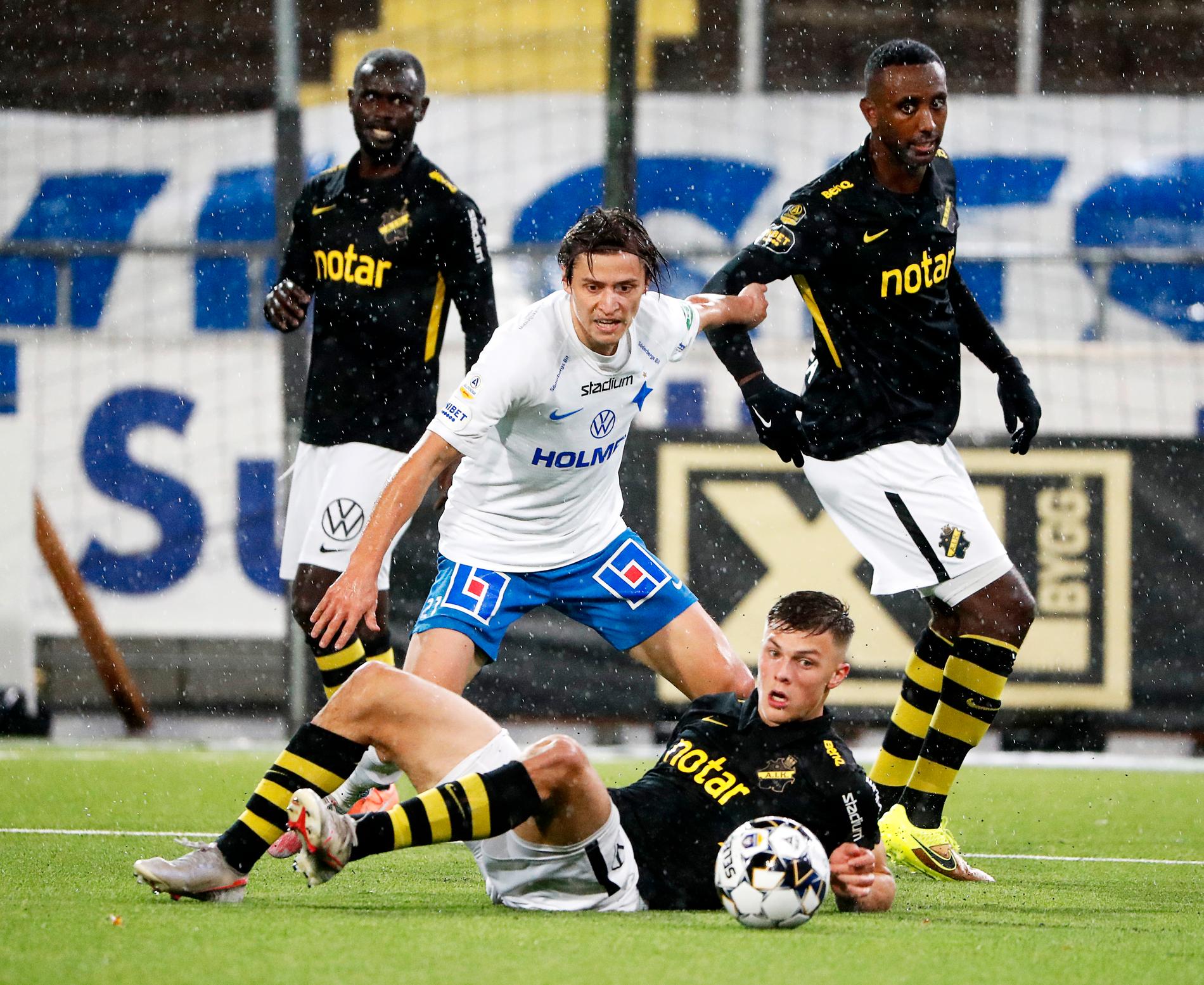 IFK Norrköpings Simon Thern riktar svidande kritik mot den svenska fotbollsdomarkåren.