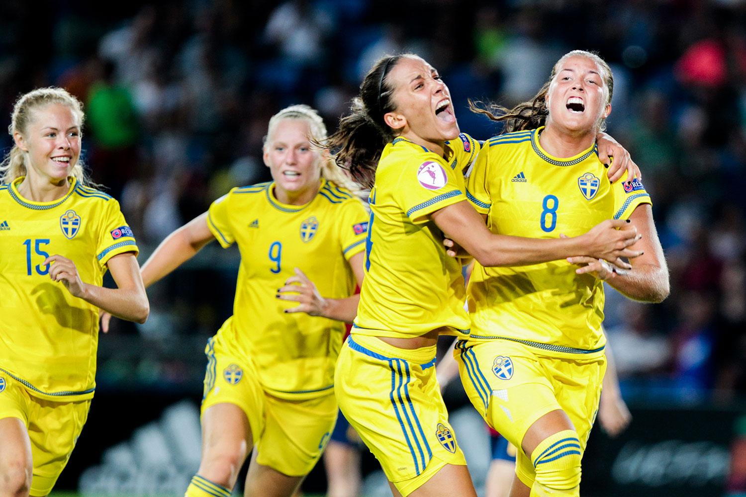 Det blågula F19-landslag som vann EM i somras representerar Sverige i U20-VM 2016.