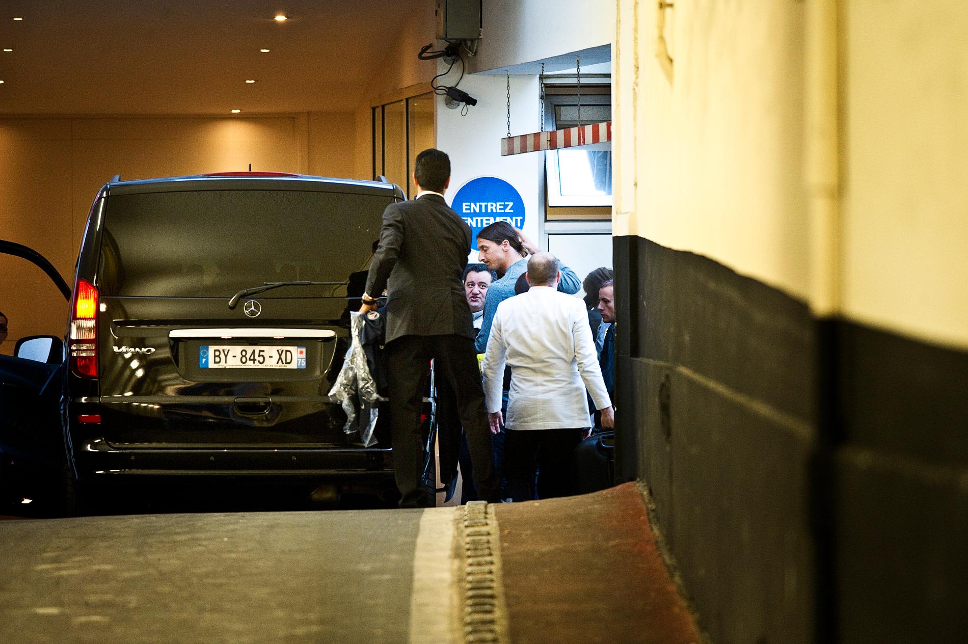 Zlatan i Paris när han skriver på för PSG 2012. 