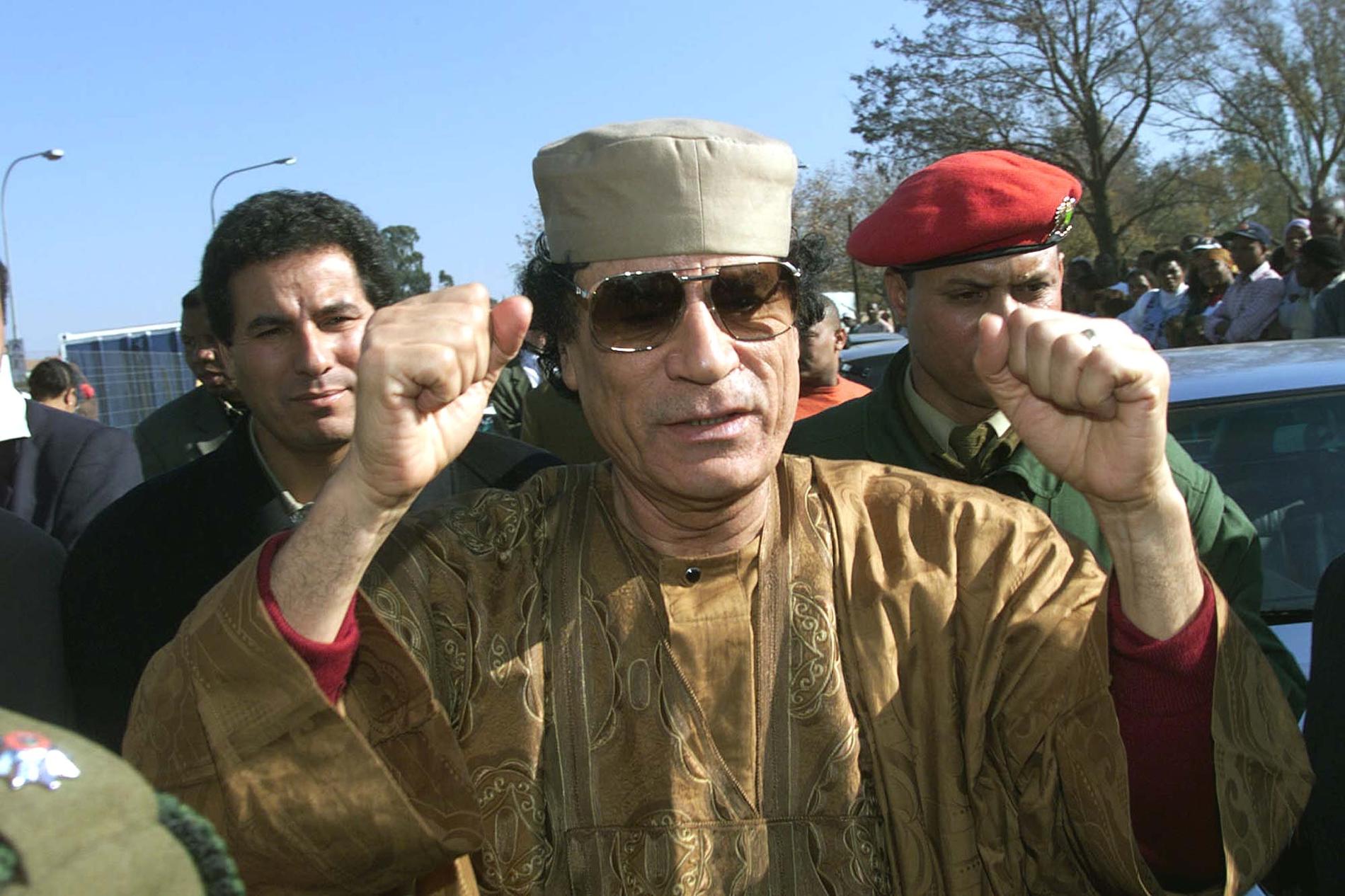 Gaddafi på besök i Sydafrika 1999. Den libyske ledaren ville gärna se sig som en ledarfigur för hela Afrika.