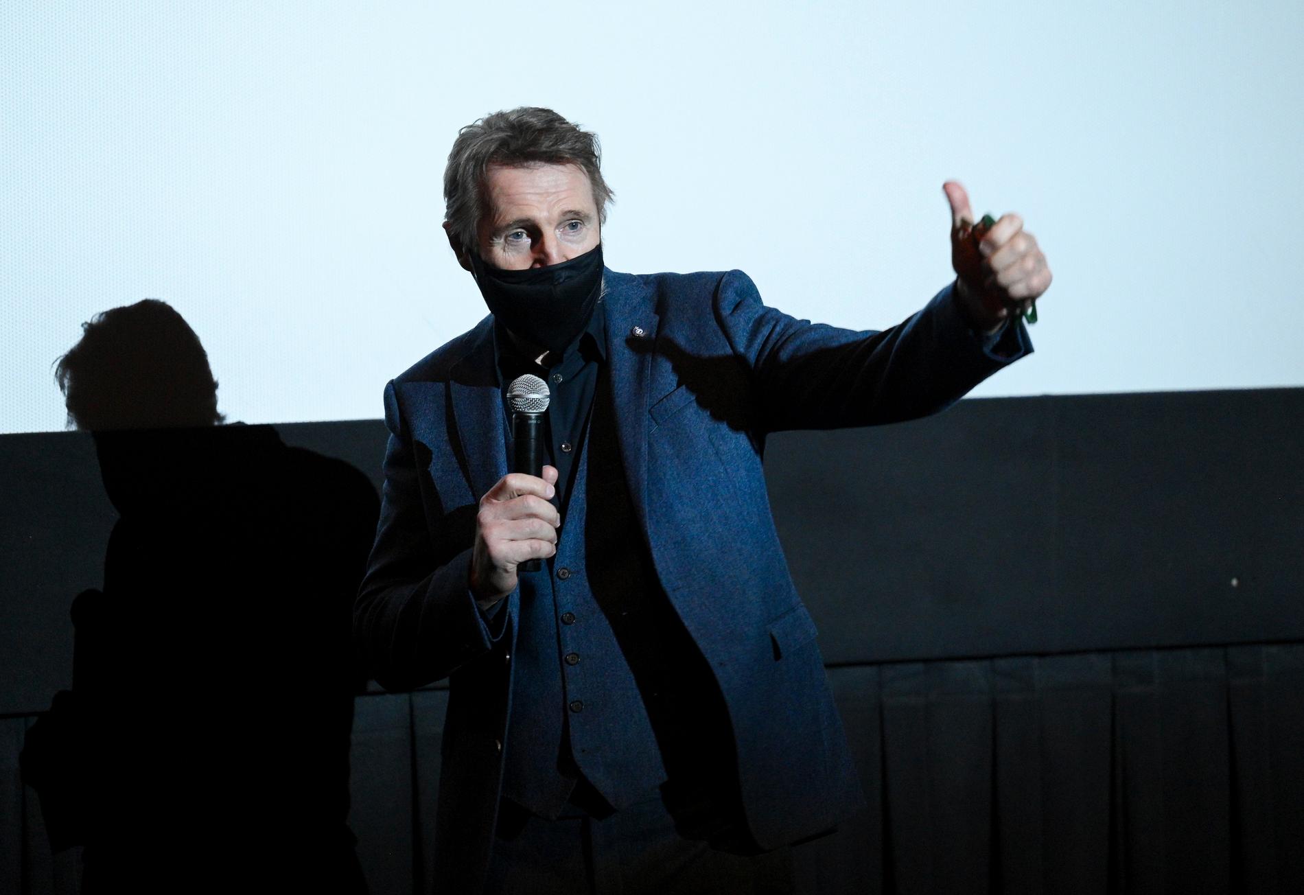 Liam Neeson hälsade biobesökare i New York välkomna tillbaka den 5 mars.
