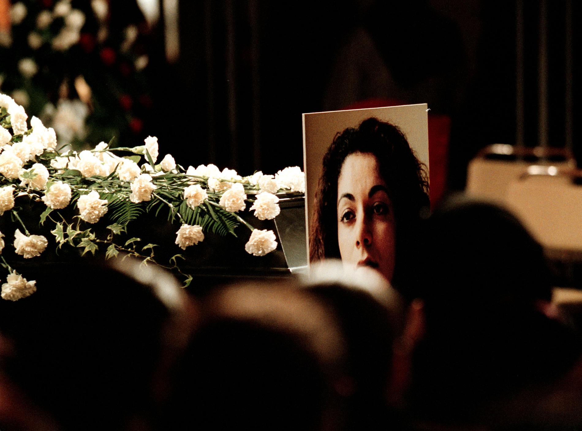 Mördad Fadime Sahindal mördades idag för 14 år sedan av sin egen far. Hans motiv var att hon ville leva sitt eget liv.