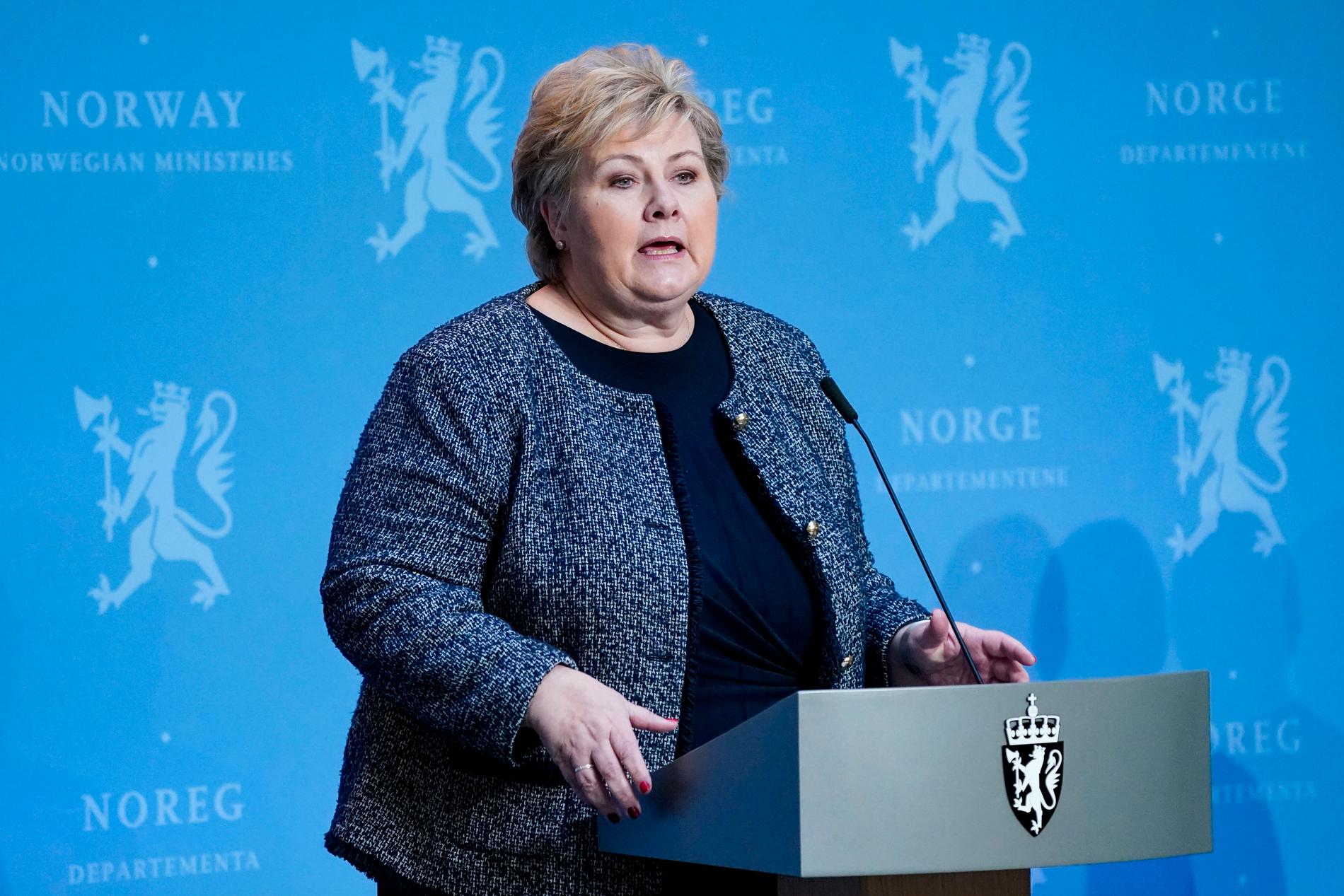 Norges statsminister Erna Solberg under regeringens dagliga presskonferens på fredagen.