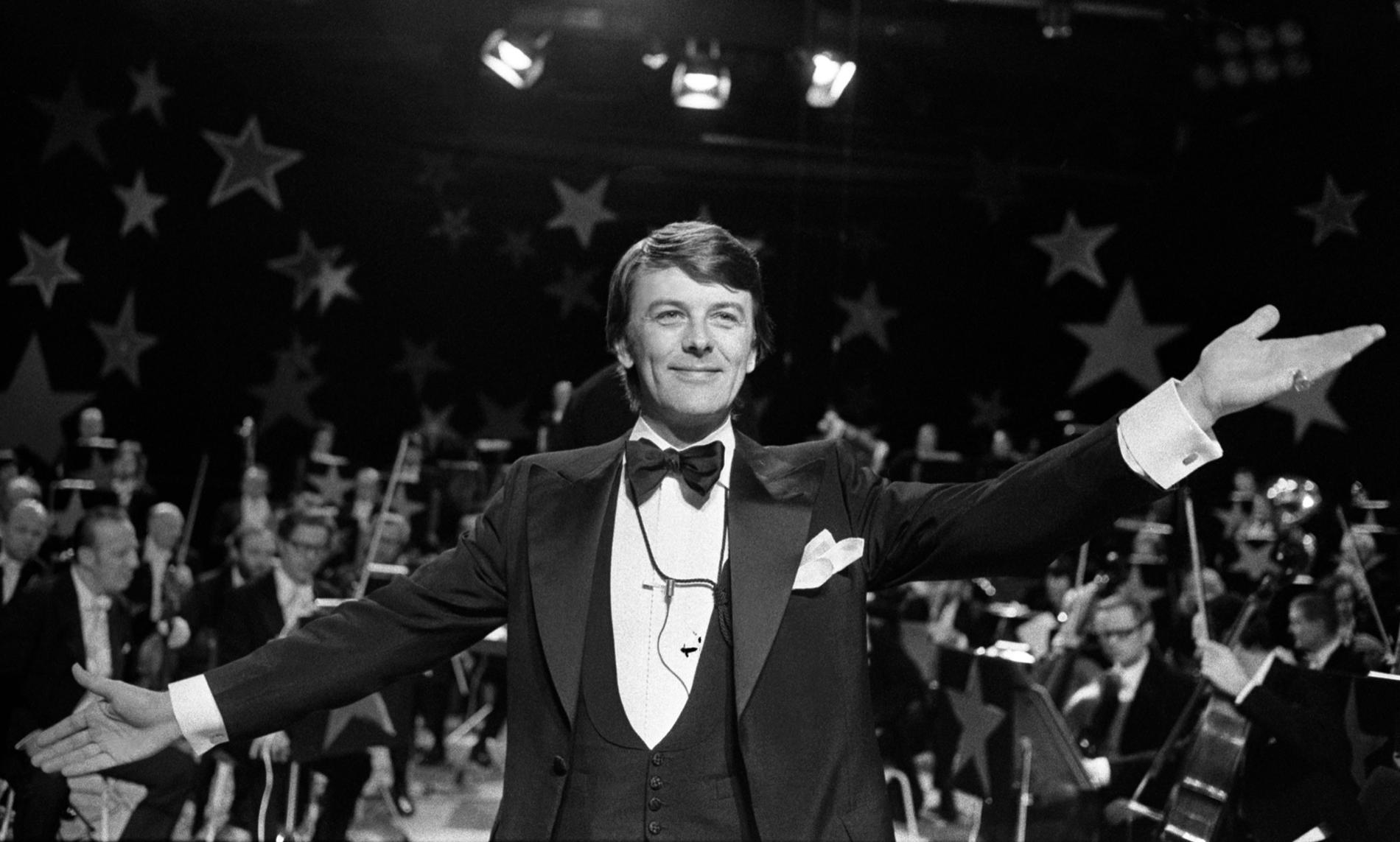 Sven-Bertil Taube gör Nyårskonsert 1975. 