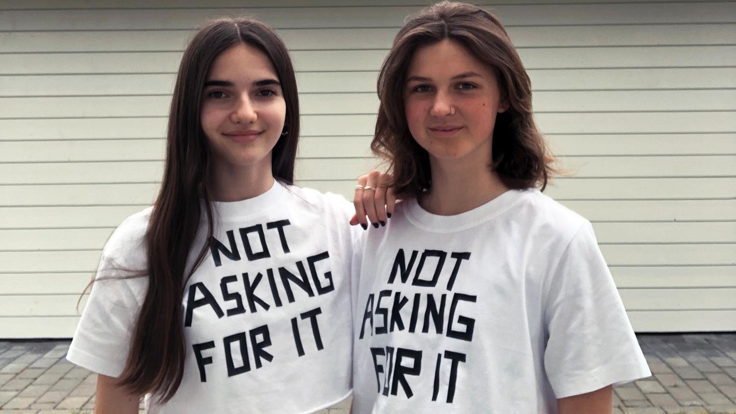 ”Det är ju problem med sexism överallt. Även om man tycker det är ganska jämställt, är det vardagliga grejer som är väldigt normaliserade”, säger Malia El-Solh (till höger). Till vänster: Rita Grainca. 