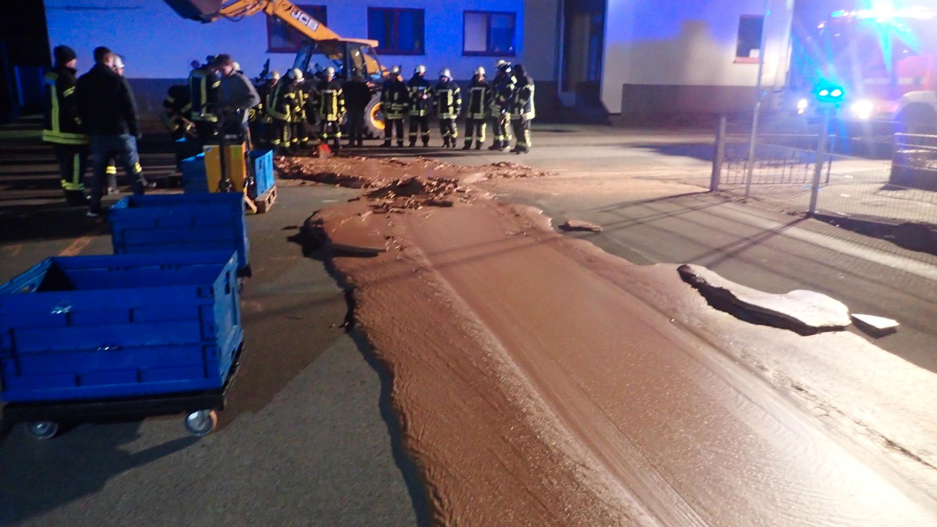Chokladfloden i Westönnen har skapat extraarbete för räddningstjänsten.