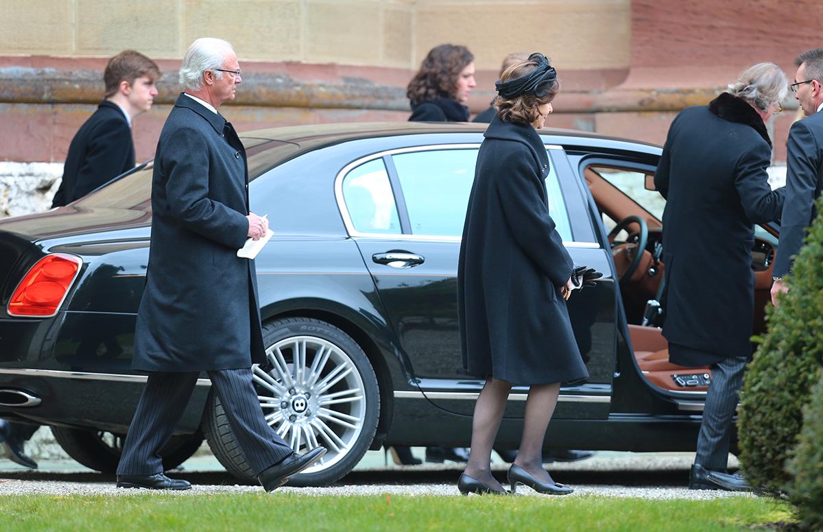 Kungen och drottning Silvia närvarade vid begravningen som skedde i Hedger kirche i tyska Sigmaringen på lördagen.