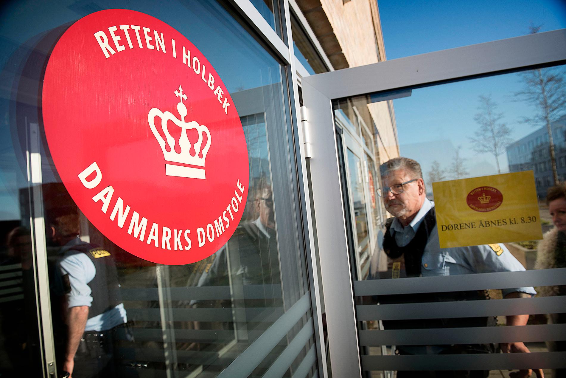  Rättegången inleddes i dag vid tingsrätten i danska Holbæk.
