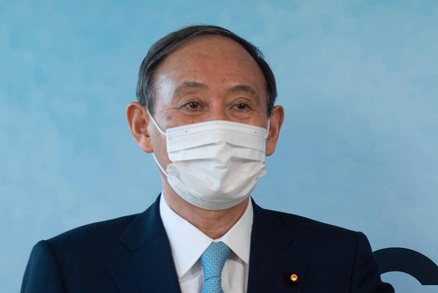 Premiärminister Yoshihide Suga varnar för att städer kan behöva evakueras.