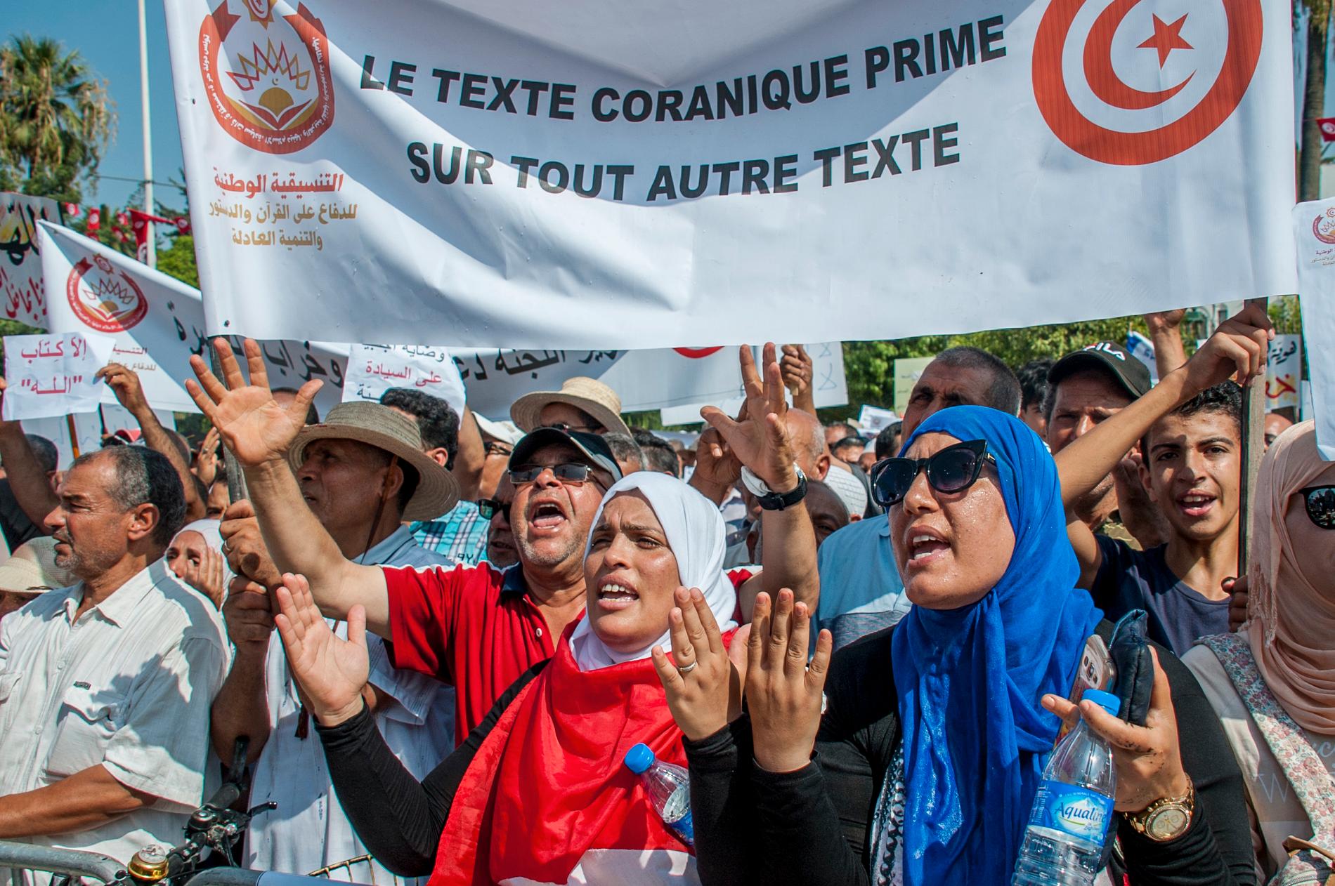 En demonstration i Tunisiens huvudstad Tunis mot förslag om ökad jämställdhet som regeringen lagt fram. Bilden är från 2018.