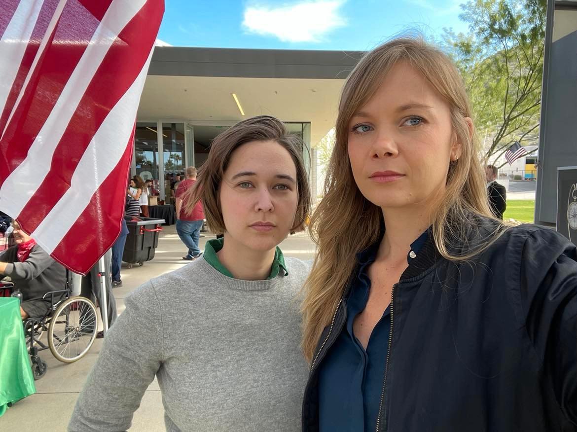 Aftonbladets fotograf Nora Savosnick och reporter Emelie Svensson på plats i Arizona. 