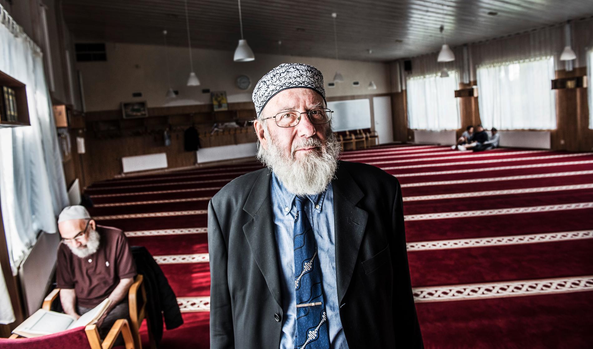 De förvarstagna imamerna släpps fria trots att de pekats ut som säkerhetshot. Imamen Abd al Haqq Kielan i Eskilstuna, som länge kämpat mot extremism, befarar att radikaliseringen kan öka. Arkivbild.