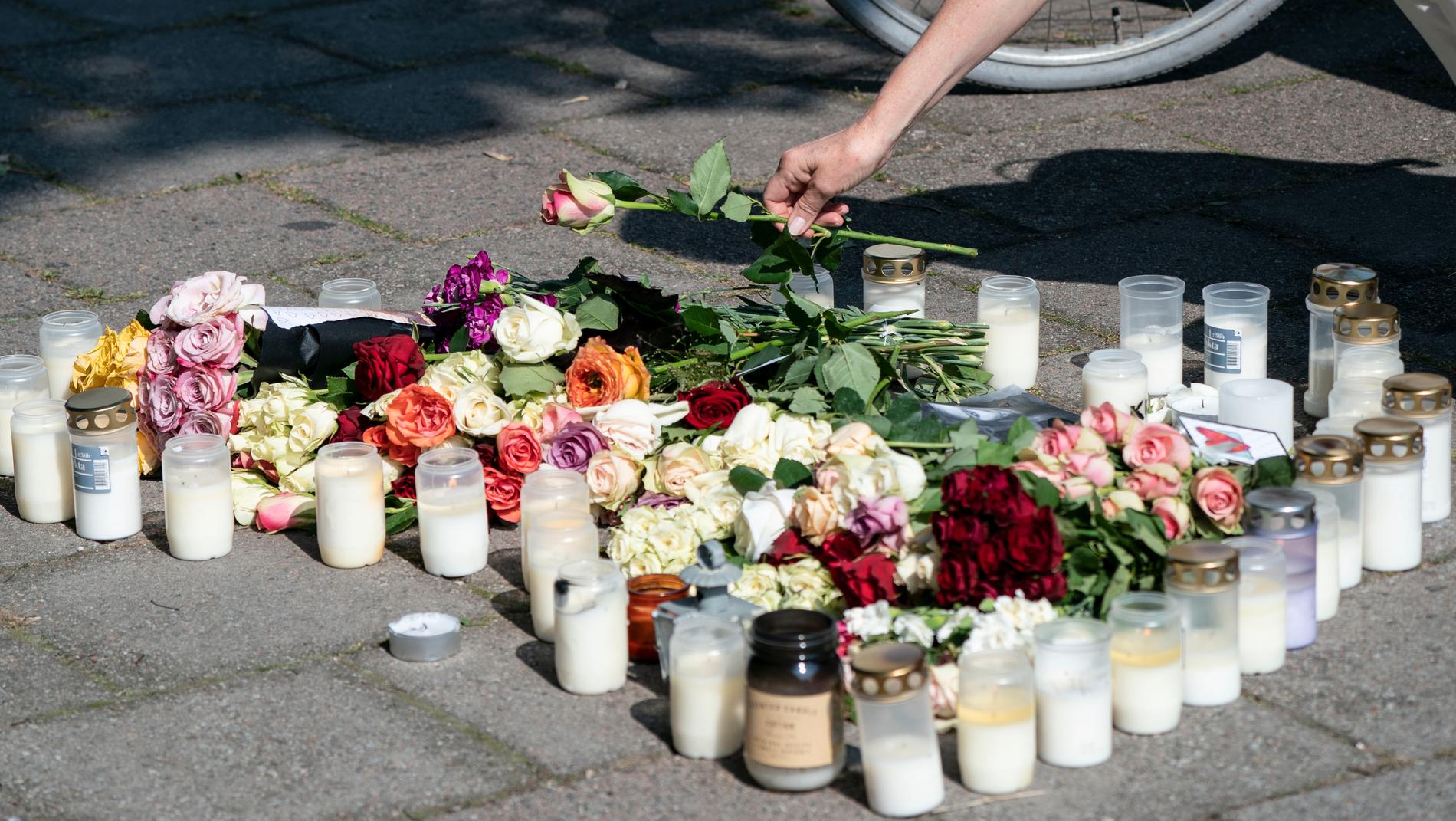 Arkivbild. Många har engagerat sig i mordet på den unga mamman i Malmö. Nu varnar polisen för att vittnesmål kan bli juridiskt värdelösa d åvittnen pratar med media innan de hörts av polis.