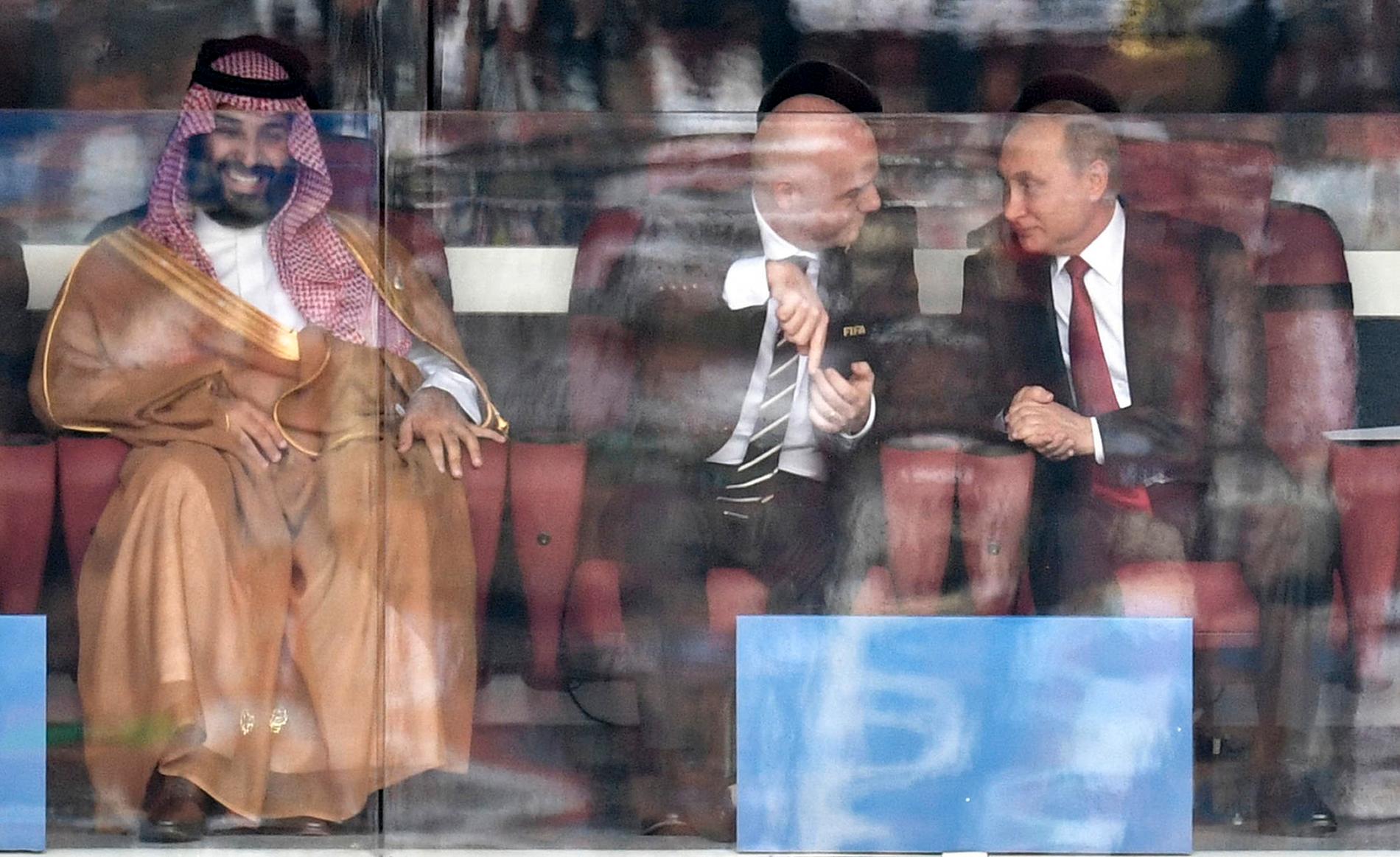 Saudiarabiens kronprins Mohamed Bin Salman al-Saud, Gianni Infantino och Vladimir Putin. 